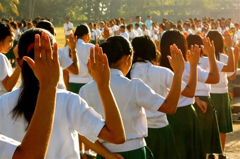 MAKABAYAN .